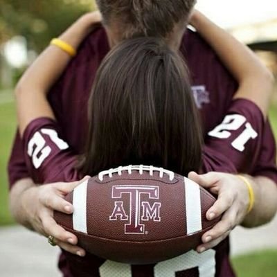 Proud football girlfriend. Tweeting the things football girlfriends/girlfriends go through on a daily basis. #60 has my heart forever♡