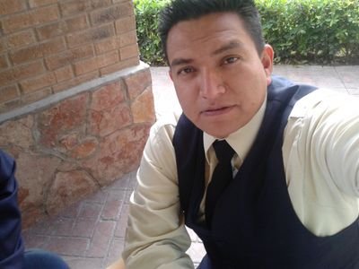 de aquí, para allá, con los pies en la tierra......y ahora con trabajó.
y muy virtuoso.