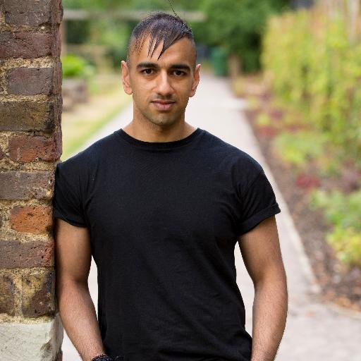 Professional guitarist based in London. Theatre shows, pop, jazz.