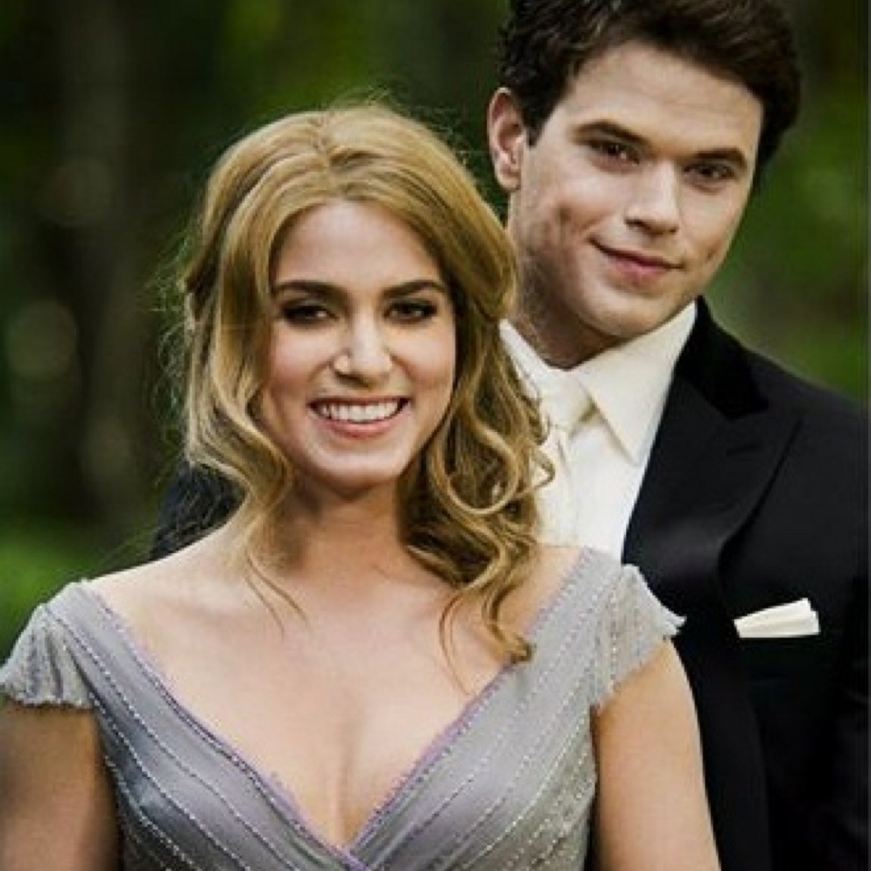 IndeniableRose's profile picture. Don't underestimate me. There is so much more to me than just a pretty face. @EmmettSMcCarty sees the real me. RP|18+