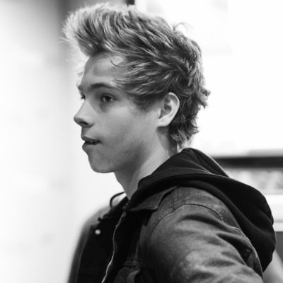 Hey you just got a free follow, can you please follow @lukkespenguins THANK YOU!!! She follows back just ask!!
