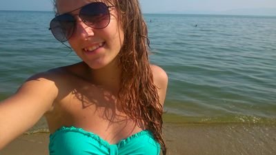 Hi, people! I am Gabrielle from Bulgaria and i'm 17 years old. :) ✌