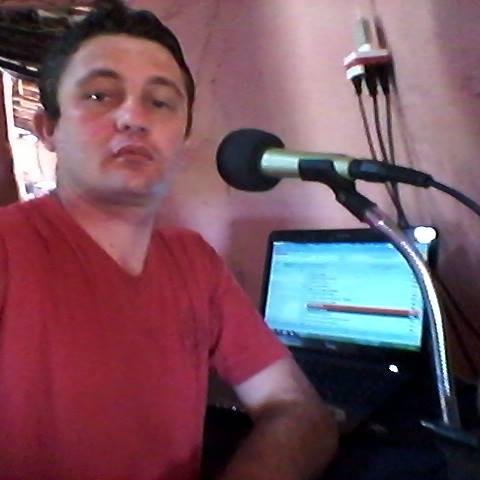 Um amigo pra todas as horas. Por que o que seria do ser humano sem um ombro amigo? Então, vamos cultivar a amizade.,
