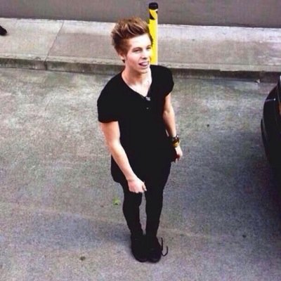 hiiii pls follow @blowingcalpal xx