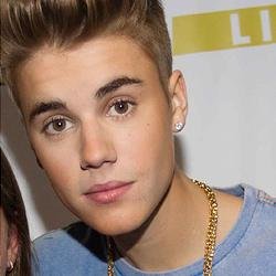 Belieber and Lovatic Follow me @ddlovato e @justinbieber