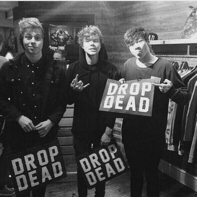 PLS FOLLOW @gladlyhoran FOLLOWING BACK 5SOS AND 1D ACCOUNTS :-)