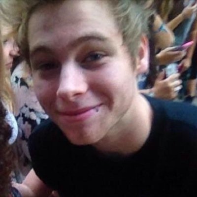 saved for @cashturbxte pls rt this im trying to win meet and greets https://t.co/Y0ozUpXoYX