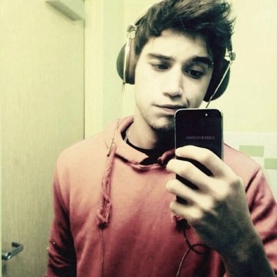 fxkebrooks's profile picture. first, let me take a selfie