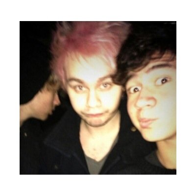 1d & 5sos icons to match black headers
@hooliganhemmo