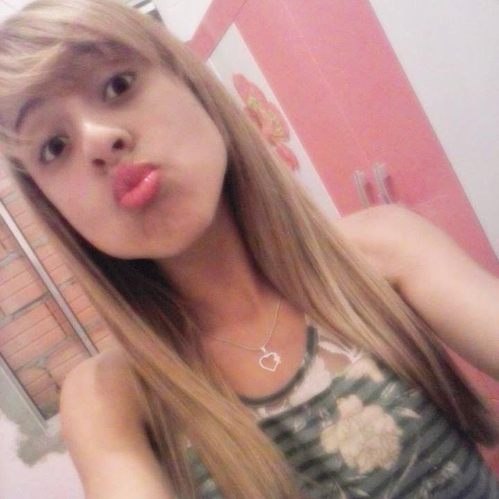 .. Qero sua cabeça no meu peito , so nos dois curtindo esse momento  E vs dizendo do seu geito , qq. nunca viveu , Momento tão perfeito  — com Alisson 3