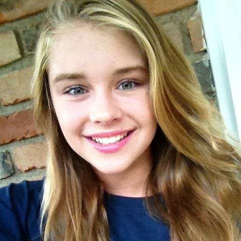 I am Daniella Moriss a young Demigodess, I am the daughter of Hades, ran away from abusive home, loves so much |RP| |BI|
