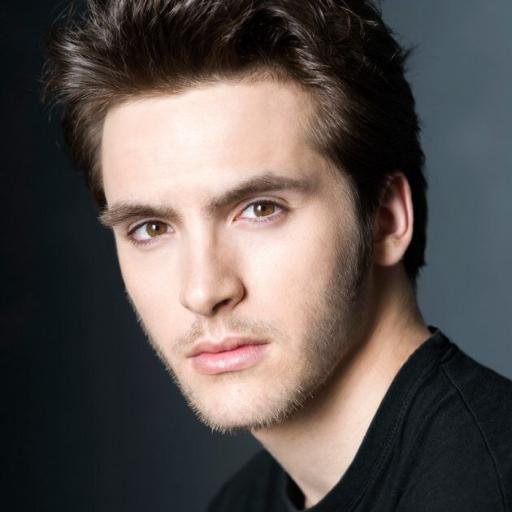 Cuenta Oficial de Carlos Acantara actor de #CuentameComoPaso Contamos atendemos a vuestras PREGUNTAS .