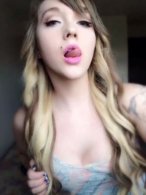 I love to Twerk my ass (off )follow me. n I follow back!