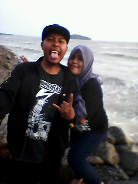 cacingpetoknage's profile picture. Tertawa lah sebelum tertawa itu di larang