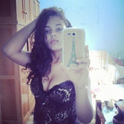 Estudante tentando descobrir maneira interessante de usar o Twitter.