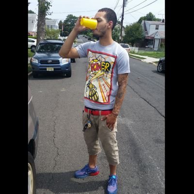 On the road to riches on a path to success follow me !! #tatted_up #DSU #Chicago_Fan