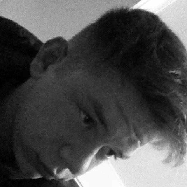 Single Aussie 15 yo old Boy. Follow me and i'll follow back. ;)