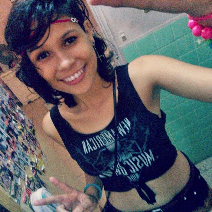 Directioner, Belieber, Smiler & Little Monster.
Sin musica no podría cantar, y sin cantar no podría vivir.
~15, Quiero a mi dundo que no me quiere~