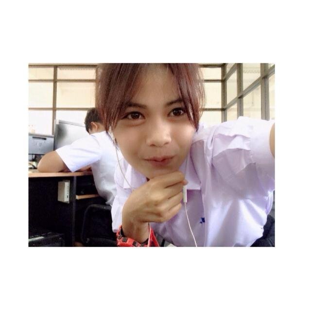 พูดคนเดียวเฟี้ยวจะตาย l ชอบสีฟ้า l ฟอลมา ฟอลกลับ  l โลกส่วนตัวสูง l หยาบคายเหี้ยๆ ◄