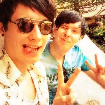 DON'T FOLLOW THIS ACCOUNT ~ Follow @flirthowell for some hugs and rainbows ^_^ thanks! :D