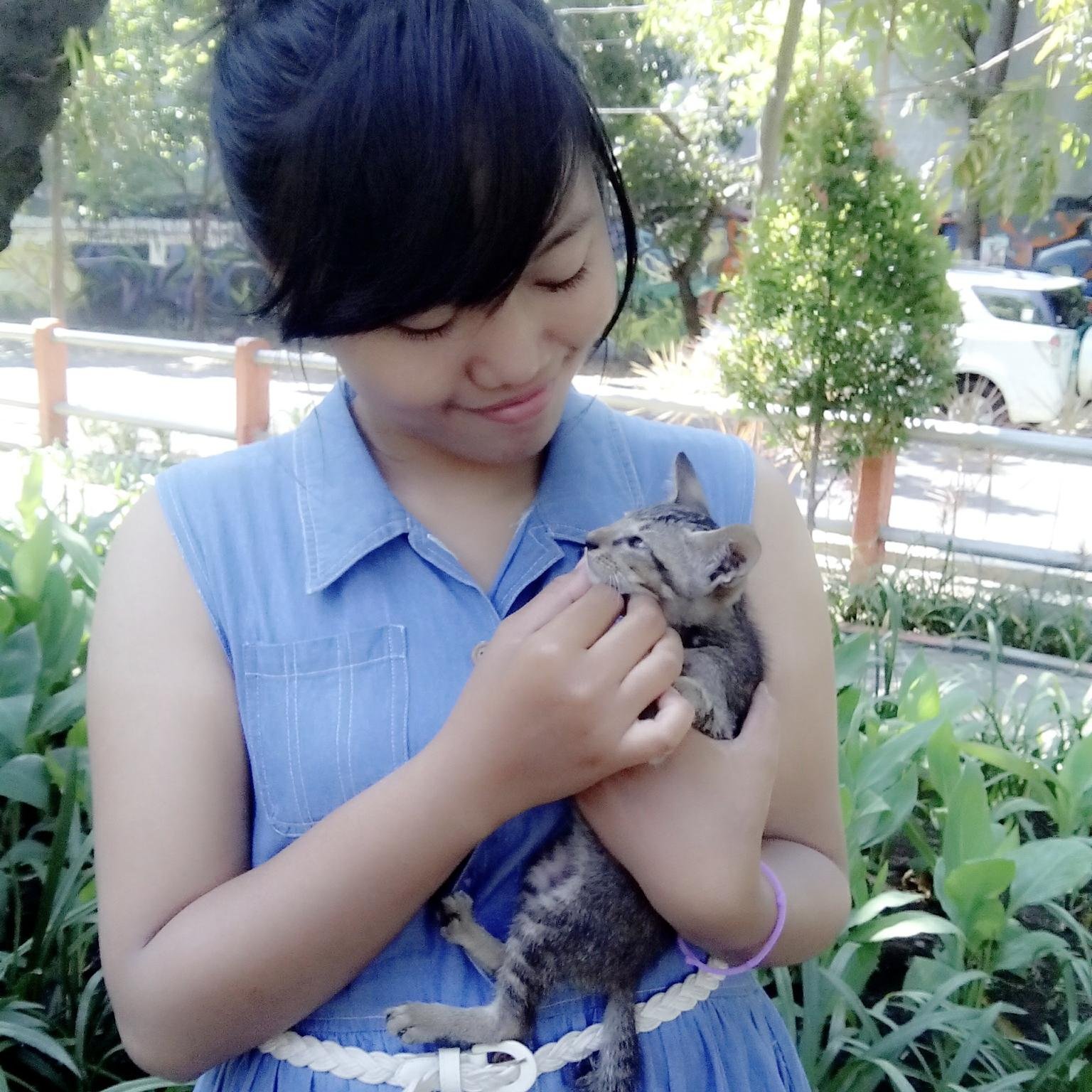 .aku adalah aku yang tidak mudah untuk menyukai atau menyayang.i , .namun jika aku tlah suka atau sayank maka aku akan menjaga dan mempertahankannya .. :*