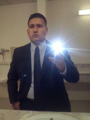 Soy un hombre con grandes sueños y metas una de ellas ser un compositor importante en el medio artístico no hay peor lucha que la que no se hace