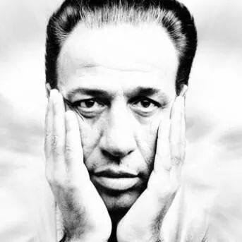 İşte o yazar.