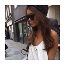 “questo vuoto mi sta mangiando viva.” —persia eos delos, 18, bi(sex).