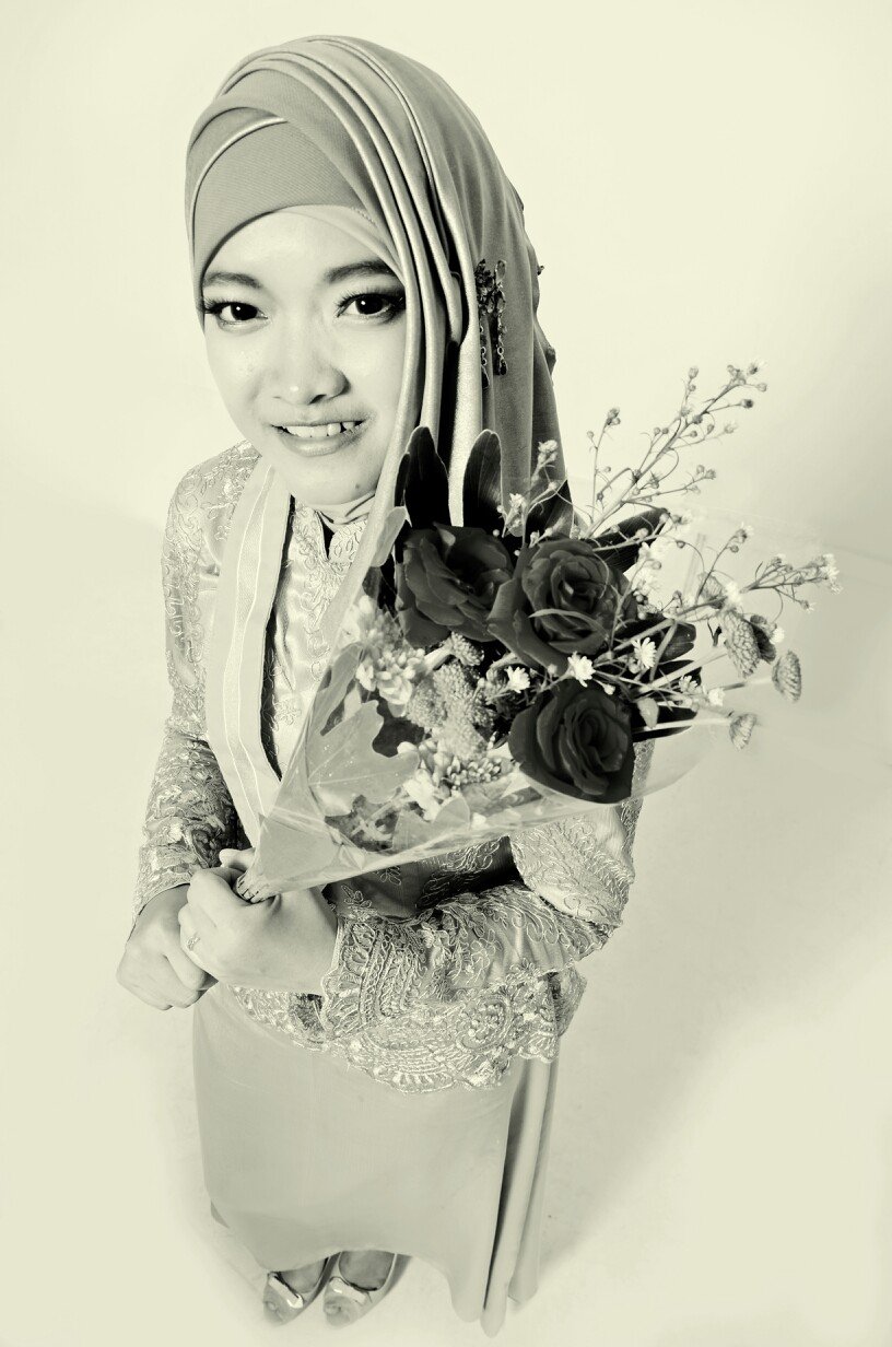 puji_nurfauzia's profile picture. Loving Allah, Loving Parents, standing right there by @syaefulgunawan side ~