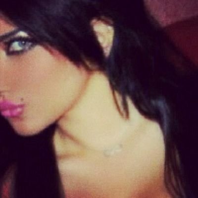 ‏‏لا تجعل طـيبتگ گـتـابـاً يـتصفحھ الجمـيـع فـھـناگ أشخاص لايستـحـقـۅن حـرفـاً ۅاحـداً مـنھ