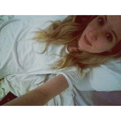 bridgetannehart's profile picture. obsessed with stripy t shirts, baggy jeans and a very tall, blue eyed boy named oliver❤