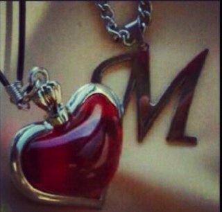أَعشّقُہ وٰ أَستَنشِقُ الحُبّ بِـ إِفْرآطٍ مَعُہ فَ لَآ تَتعَجّبُوا إِن دَبّ الجُنونْ بِي وٰ إِستَعمَرّ قَلبِي