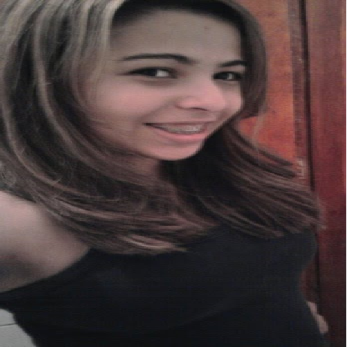 Sou uma céptica que crê em tudo, uma desiludida cheia de ilusões, uma revoltada que aceita, sorridente, todo o mal da vida. (Florbela espanca)