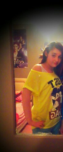 im 14  im a singer from Northamption i get told  to go on xfactor and i  love 5sos so much im in love i love nash grier