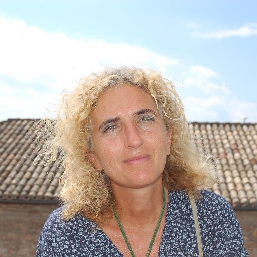 Pedagogista  con gruppi di bambini , mamme & papà . Sono insegnante di Massaggio Aimi , da Madre ho imparato che per  crescere 1 bambino ci vuole  un villaggio!
