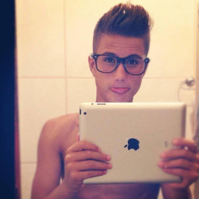 Je follow back tout le monde.
Le temps ces de largent mais jai pas ltemps.