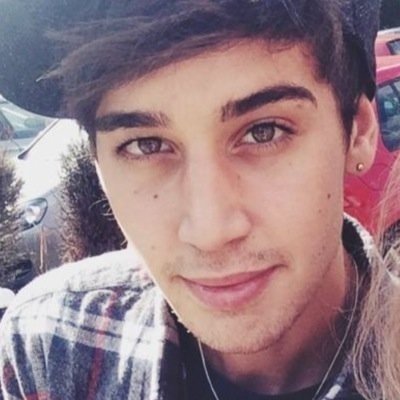 Please go follow @GIGGLYJAI ! RT the first 6 tweets for a dm to 5/5 of the janoskians and calum!