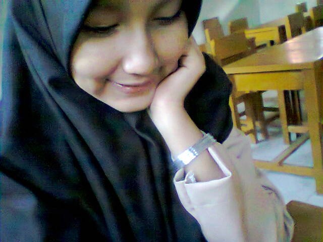 Rj_baladia's profile picture. *Kehidupan saya sehari hari kerjaannya hanya belajar,mengerjakan tugas,membantu ibu membereskan pekerjaannya(walau kadang2)maklum.sekolah dri pagi s/d sore.hehe