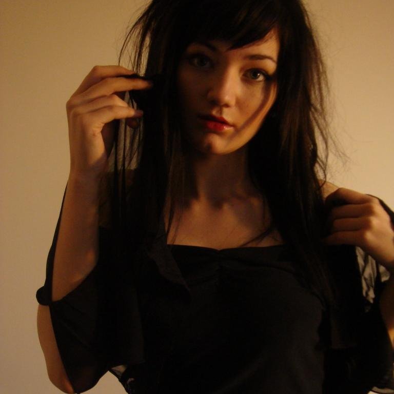 Love being a girly girl! I'm allergic to dirt, love pretty things, perfume, high heels, sparkles, romance, flowers, and being a feminine woman! XoXoXo