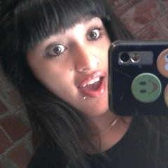 Yo soi una persona humiLde qe no tiene miedo de mostrarse taL como es , no tiene miedo a intentar cosas nuevas me enfoco mucho en Lo positivo ♡