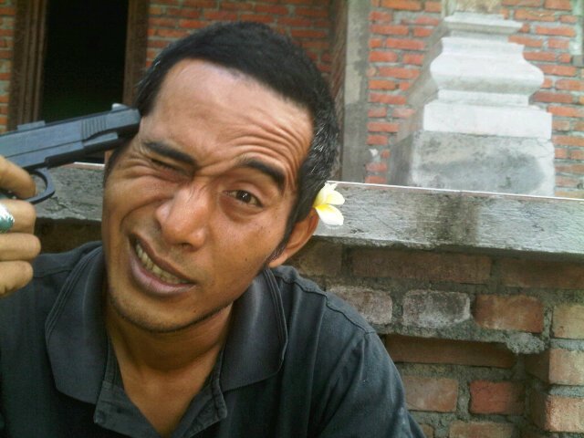 Jual barang segala macam asal jadi duit dll