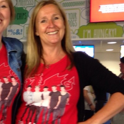 i love one direction i sore them in concert harry blow me a kiss and niall poynted at me