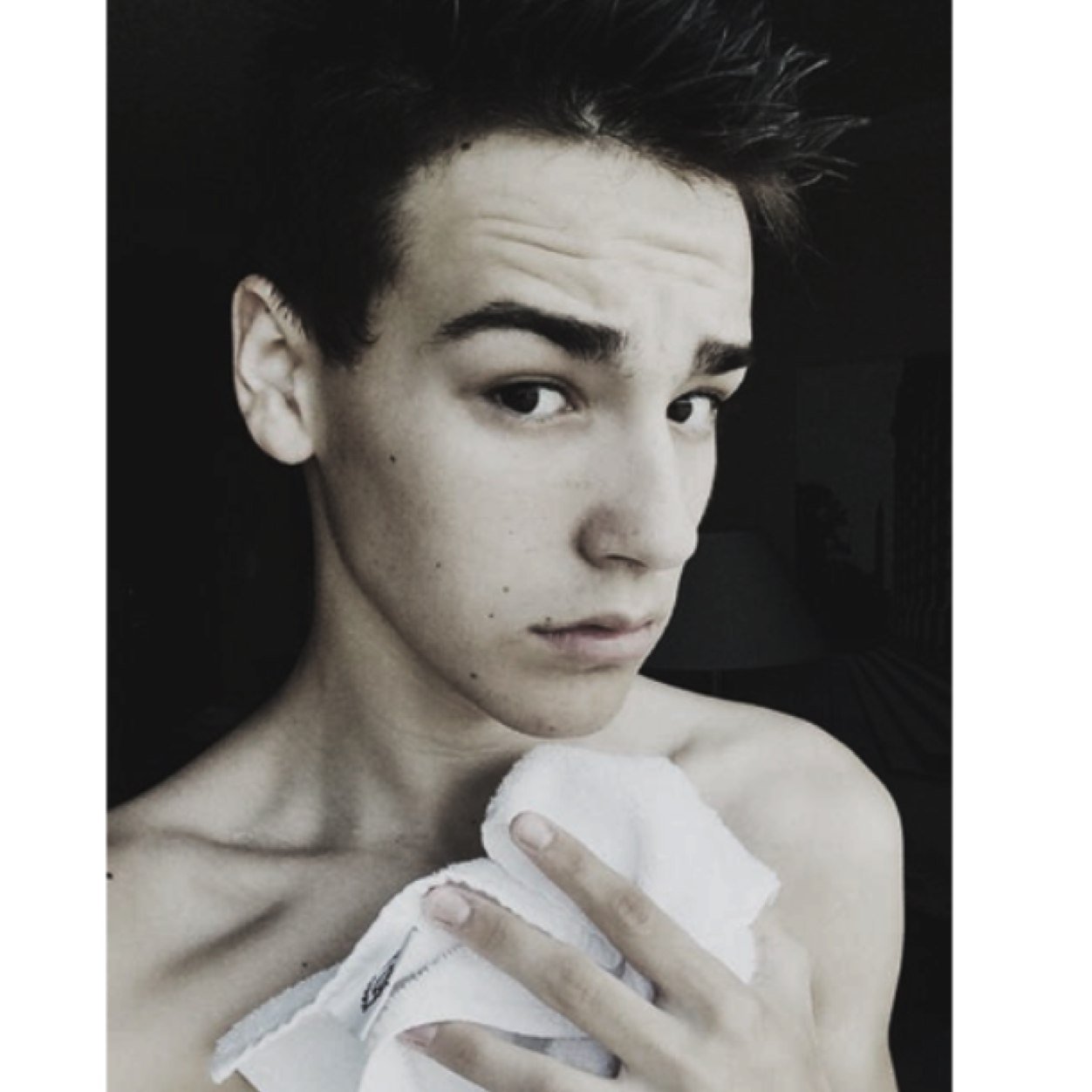 hi its @lmfaojacub ❤️can you please retweet the link in my bio? I really want jacob to notice(:
