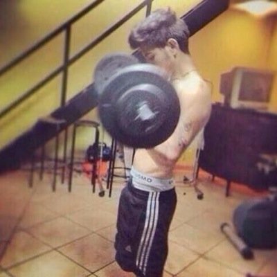 PLEASE FOLLOW @jaicxntbrooks AS SHE GAVE YOU THIS FREE FOLLOW