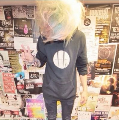 I like too many bands and too many books and too many youtubers and too many tv shows