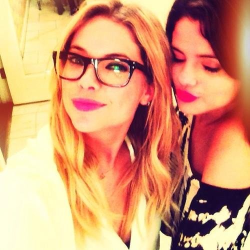 Sobre as divas do meu ❤ selena gomez ❤ ashley benson ❤ miley cyrus ❤ vanessa hudgens ❤ demi lovato ❤ ashley tisdale ❤ taylor swift ❤