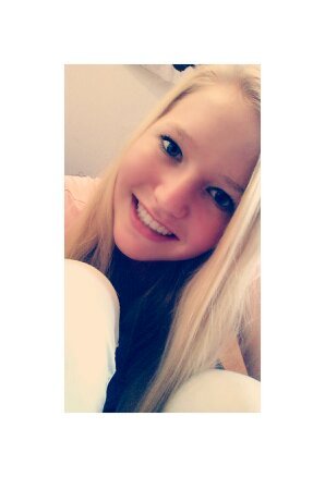 'insta; @xxblondinie 'hoi ik breek in hou heel veel van mn beste en liefste dinnetje danielle kusje inbreker ♥.