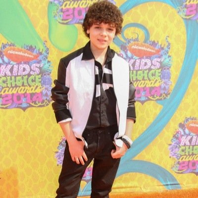 Bia * 14 years old * Portuguese * Love R5 Austin & Ally and Cameron Ocasio * Saw R5 live 15th June 2014