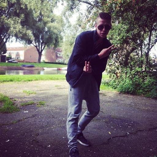 Instagram: DHUPPEN