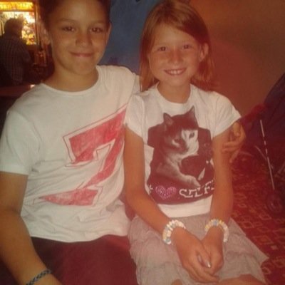 Hey. Im Aimee. I'm ten and i love singing. #Bookworm. hunger games. peeta is bae. love gaming
